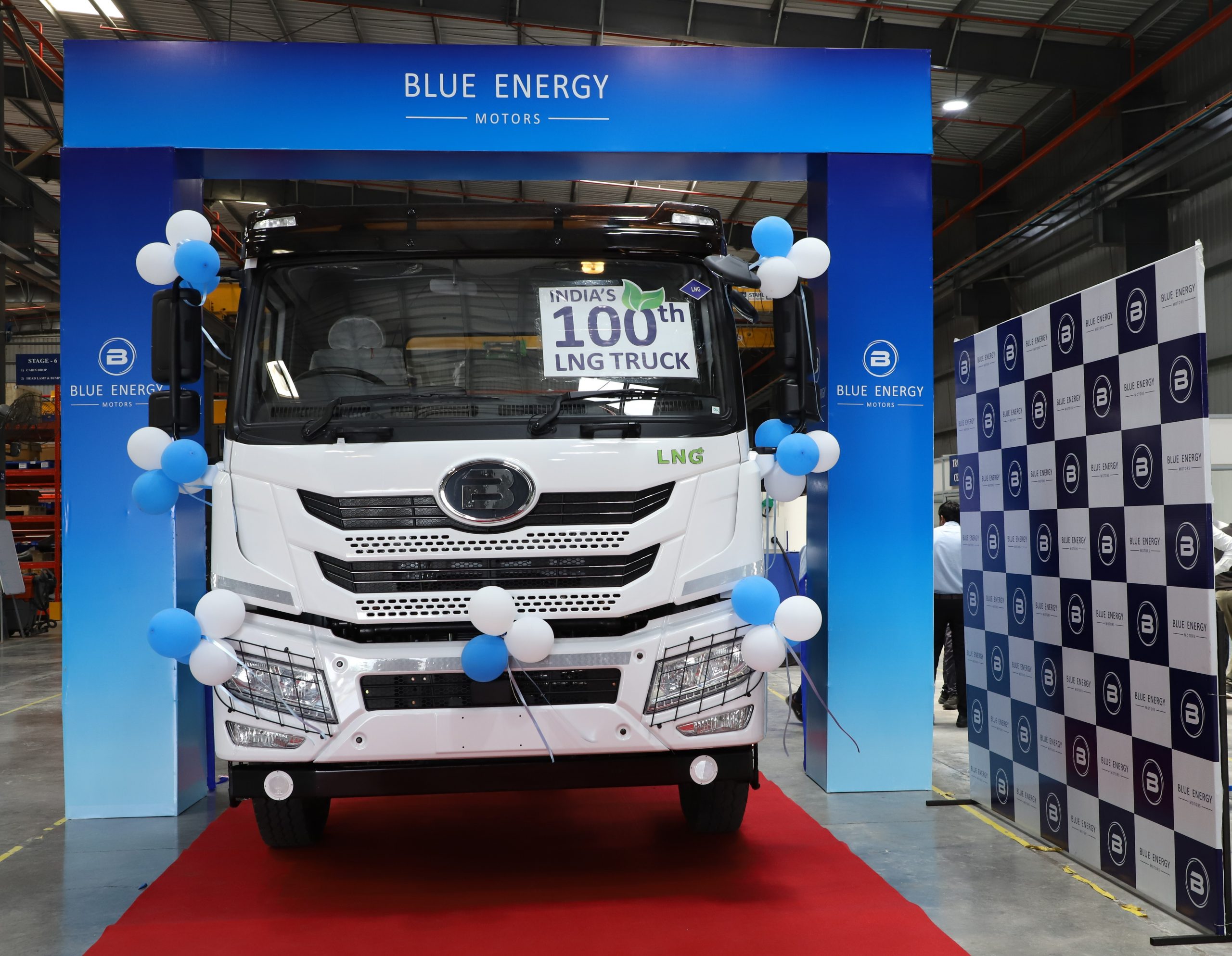 blue-energy-motors-rolls-out-100th-lng-truck-from-its-pune-plant-blue